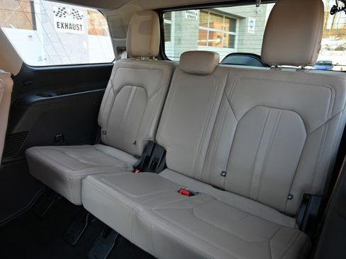 Used 2023 Ford Expedition Limited image 17