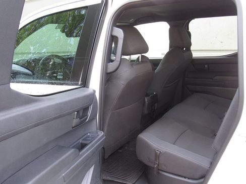 Certified 2025 Toyota Tacoma SR5 AWD/4WD image 18