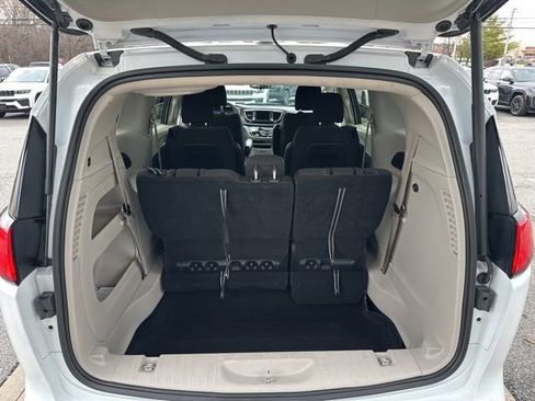 Used 2023 Chrysler Voyager LX FWD image 19