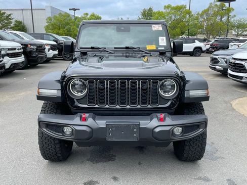 Used 2024 Jeep Wrangler Unlimited Rubicon image 2