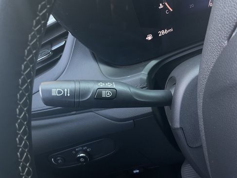 Used 2025 Buick Encore GX Preferred FWD image 30