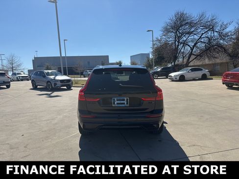 Certified 2024 Volvo XC60 B5 Ultimate w/ Protection Package Premier image 6