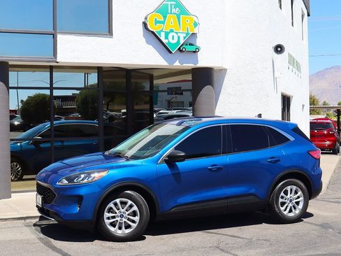 Used 2022 Ford Escape SE image 4