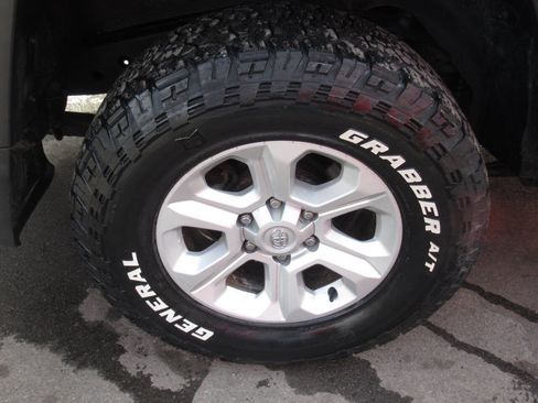 Used 2007 Toyota FJ Cruiser Base 4dr SUV 4WD (4L V6 5A) image 6