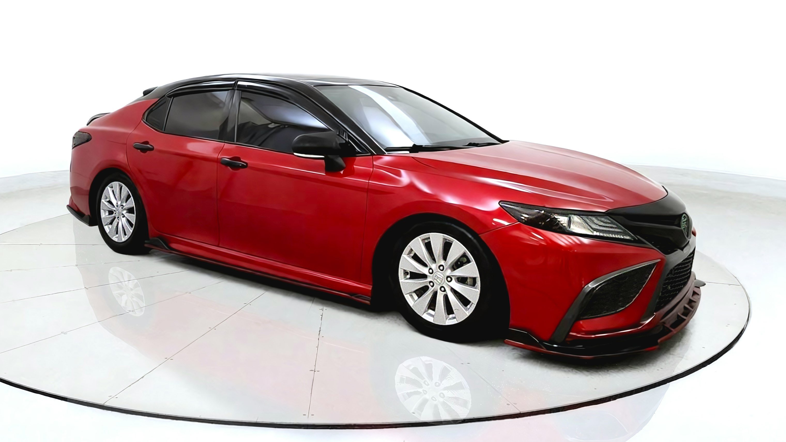 Used 2022 Toyota Camry XSE w/ Navigation Package FWD image 1