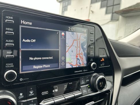 Certified 2022 Toyota Highlander XLE image 24