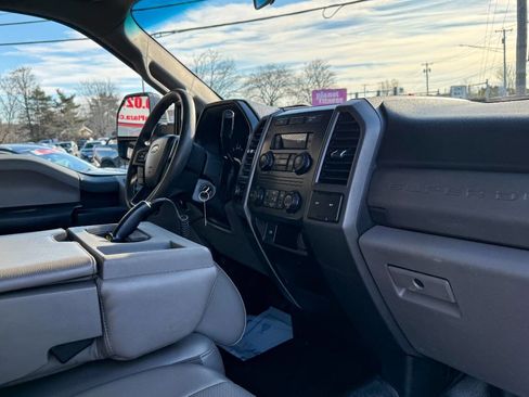 Used 2017 Ford F250 XL w/ Power Equipment Group image 16