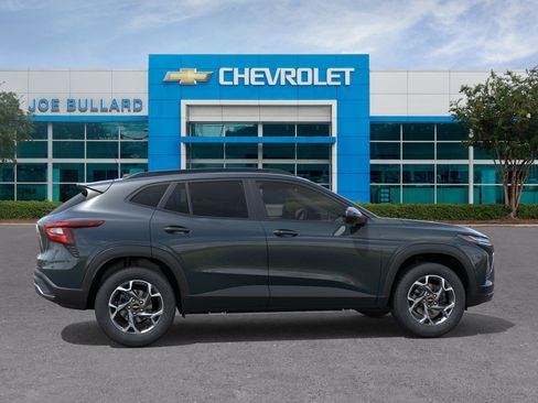 New 2026 Chevrolet Trax LT w/ Sunroof Package image 40