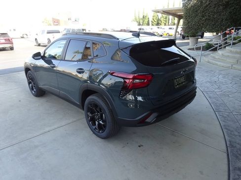 New 2026 Chevrolet Trax LT w/ Sunroof Package FWD image 5