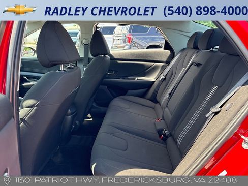 Used 2025 Hyundai Elantra SEL FWD image 12
