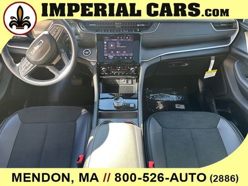 New 2025 Jeep Grand Cherokee Altitude image 20