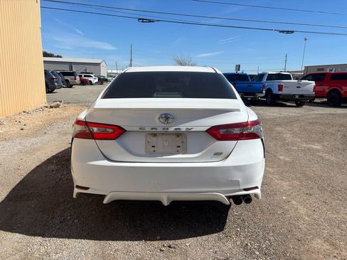 Used 2018 Toyota Camry SE w/ Convenience Package image 5