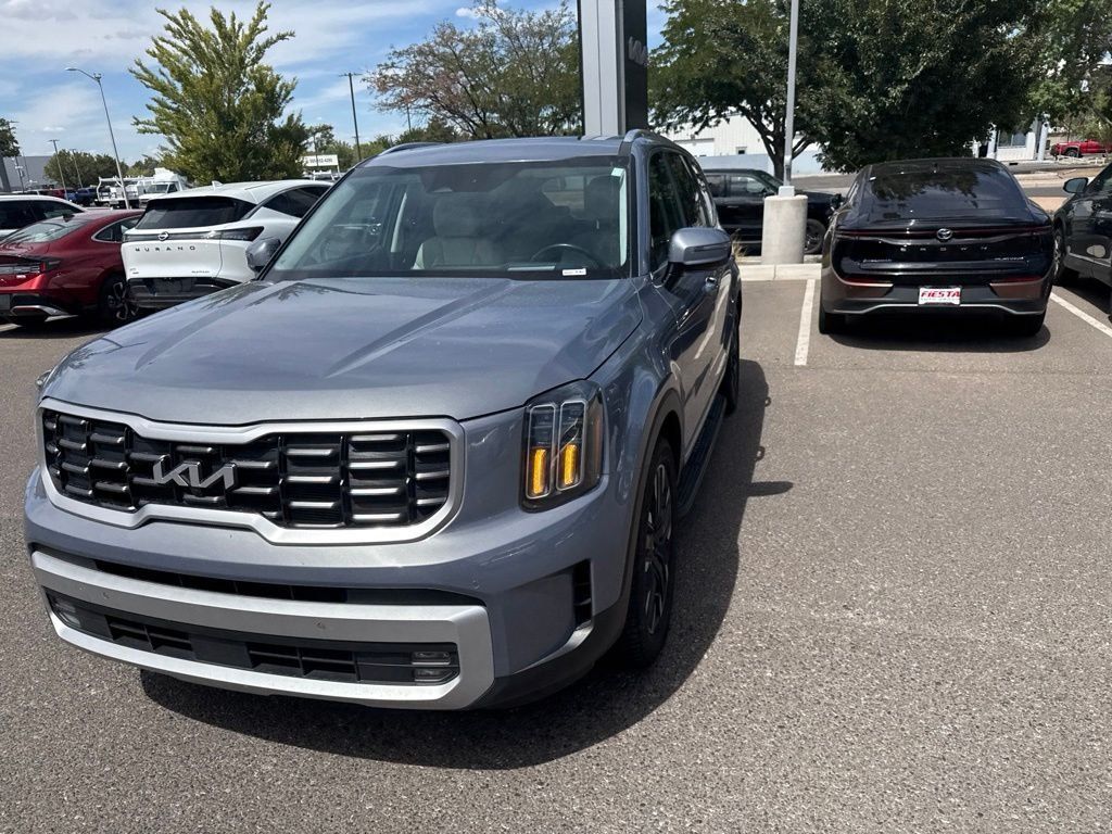 Used 2024 Kia Telluride SX Prestige w/ Towing Package AWD/4WD image 4