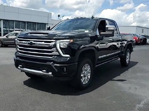 Used 2024 Chevrolet Silverado 2500 High Country w/ High Country Premium Package image 3