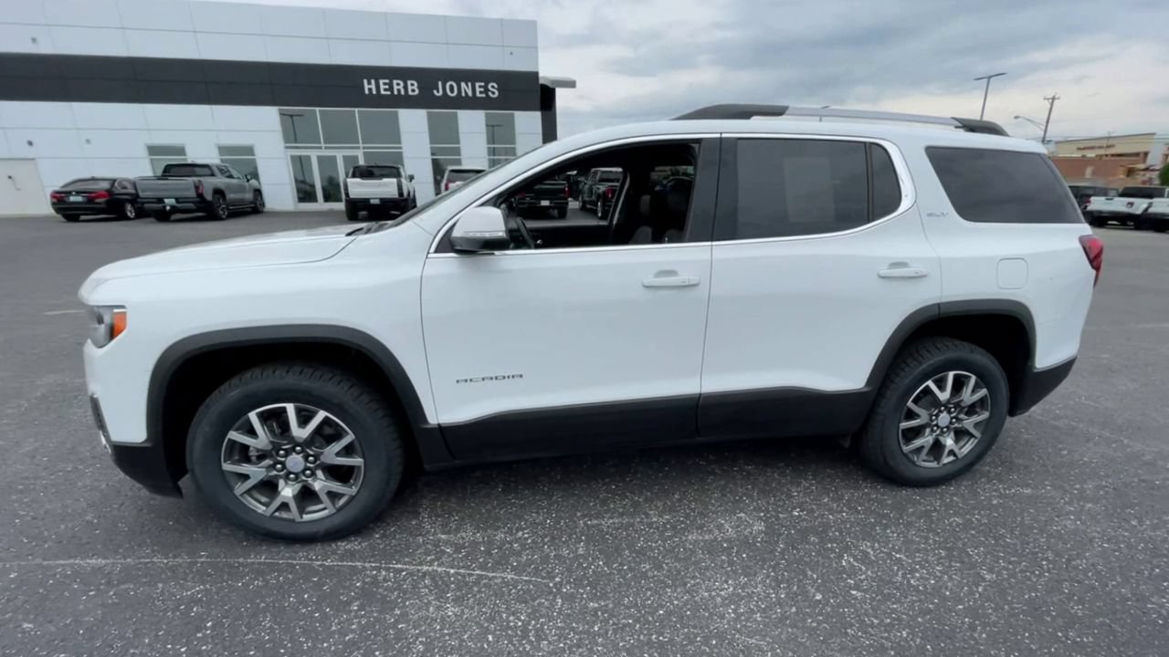 Certified 2023 GMC Acadia SLT w/ Technology Package FWD image 4