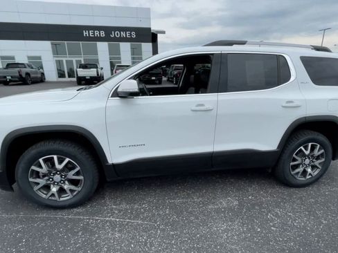 Used 2023 GMC Acadia SLT w/ Technology Package FWD image 4