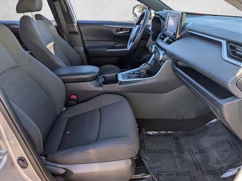 Used 2022 Toyota RAV4 SE image 20