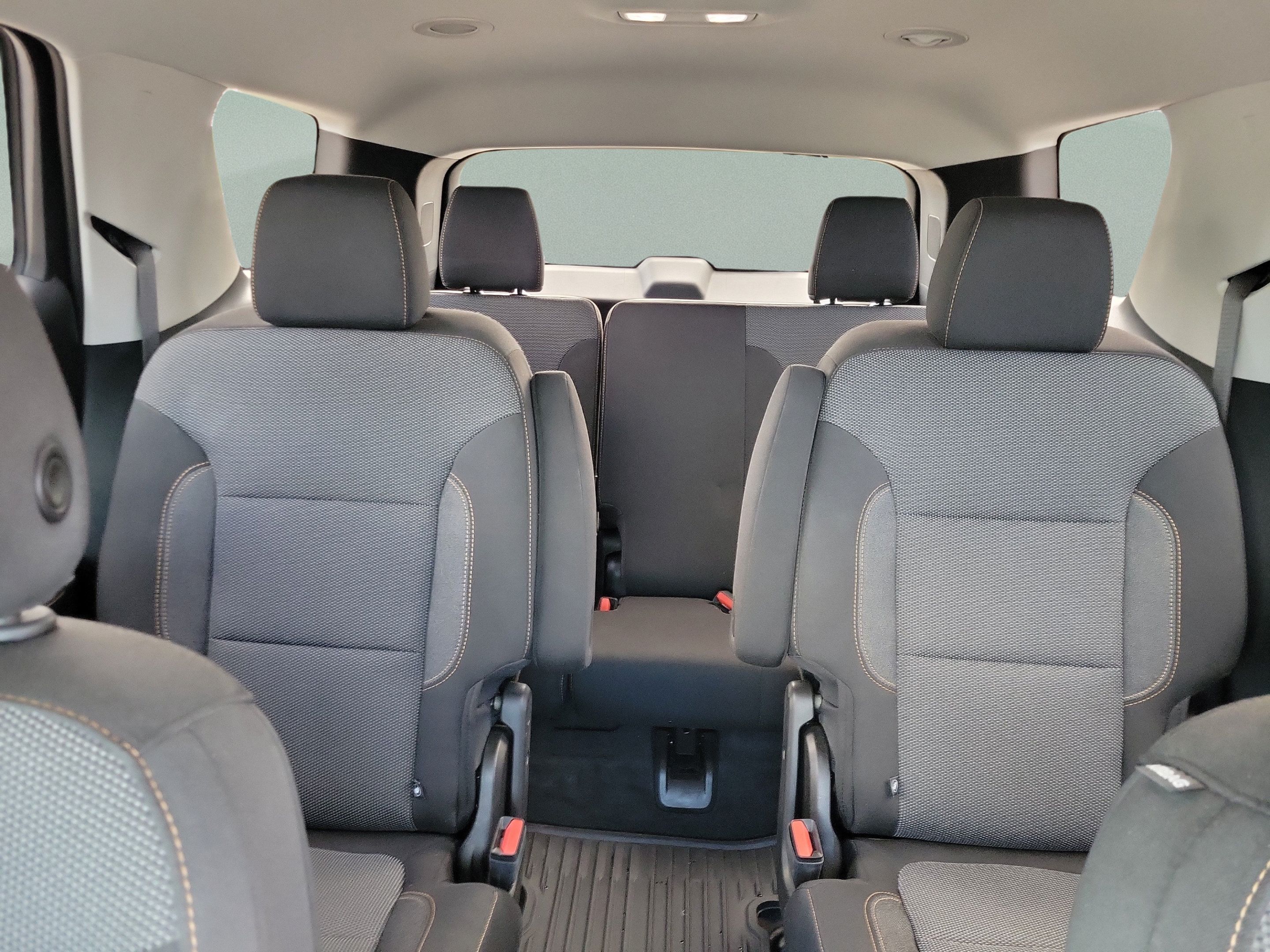 Used 2020 Chevrolet Traverse LT FWD image 11