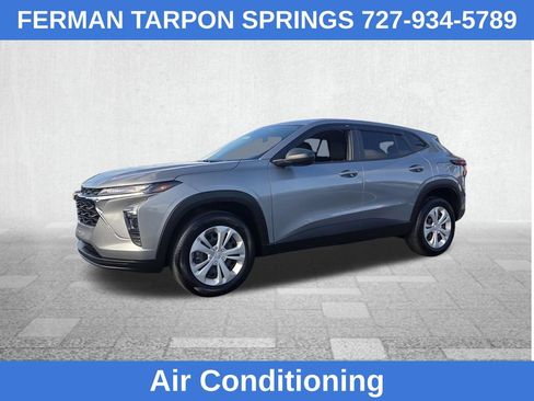 Used 2025 Chevrolet Trax LS w/ Driver Confidence Package FWD image 7