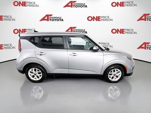 Used 2025 Kia Soul LX w/ LX Technology Package FWD image 8