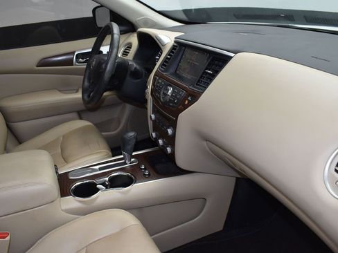 Used 2019 Nissan Pathfinder Platinum image 23