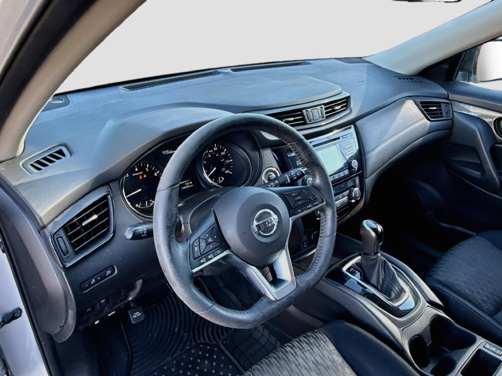 Used 2017 Nissan Rogue SV FWD image 13