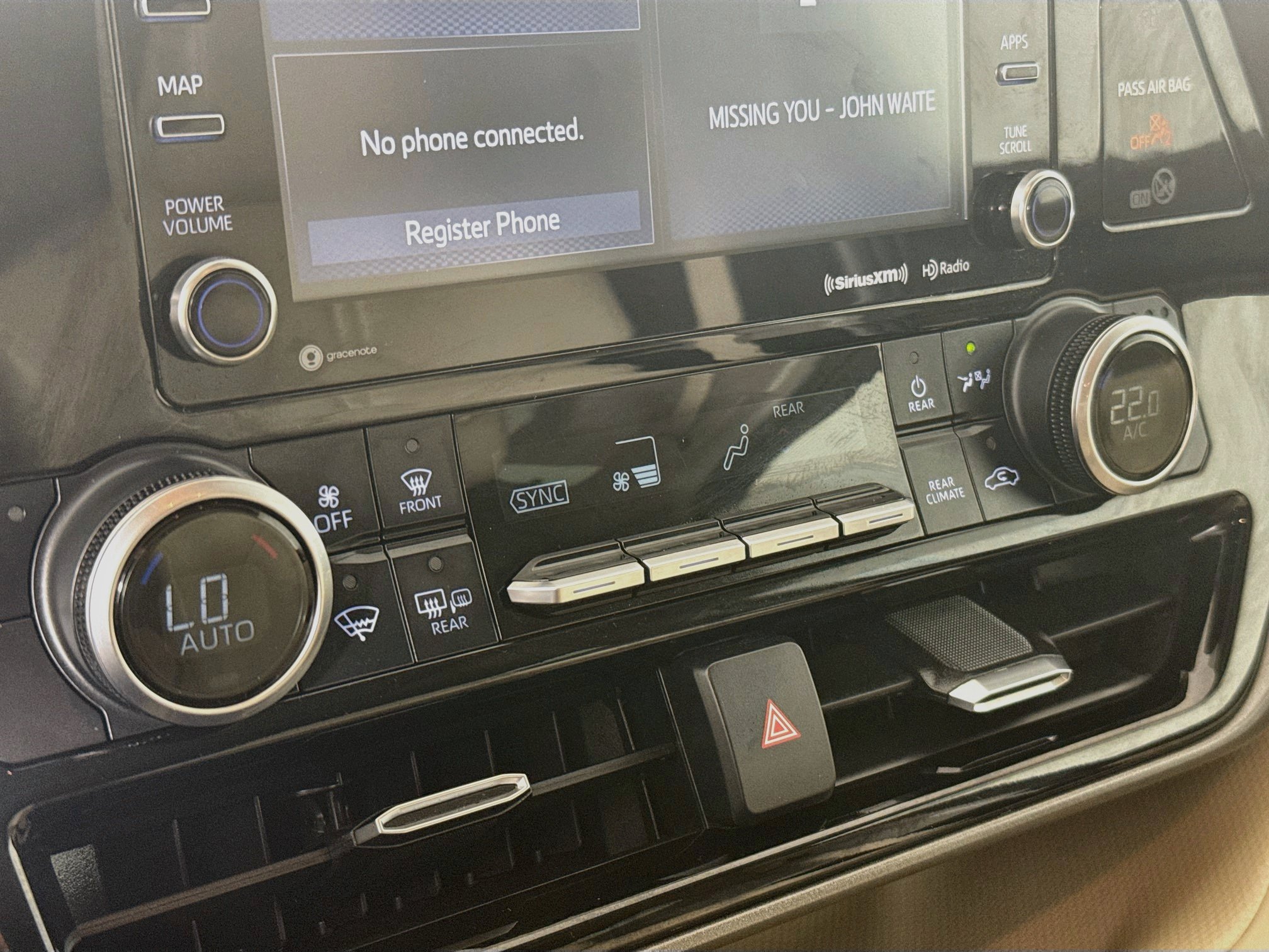 Used 2021 Toyota Highlander XLE AWD/4WD image 17