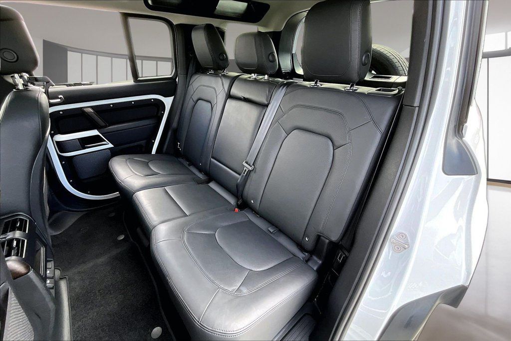 Used 2023 Land Rover Defender 110 SE AWD/4WD image 20