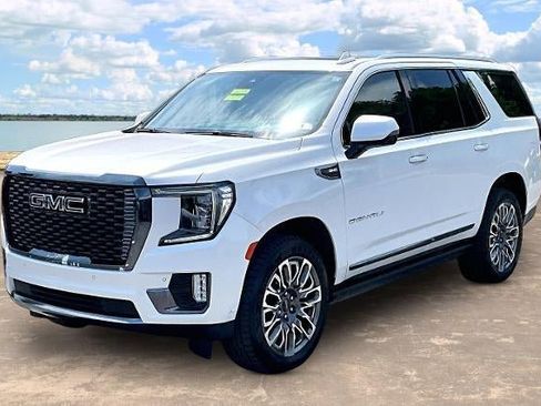 Used 2023 GMC Yukon Denali Ultimate w/ LPO, Floor Liner Package AWD/4WD image 3
