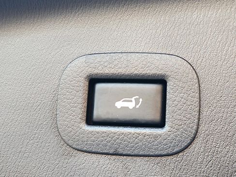 Used 2018 Nissan Armada SL image 29