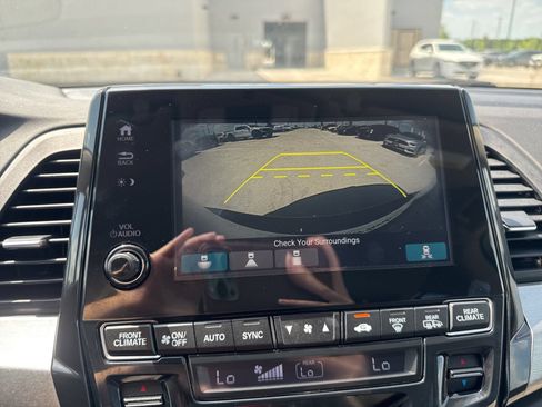 Used 2018 Honda Odyssey EX image 16
