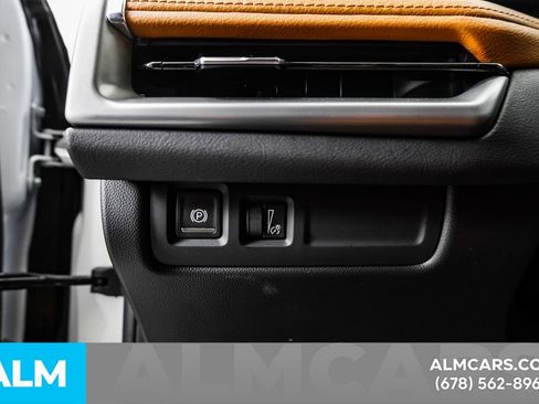 Used 2024 Cadillac XT4 Sport image 33