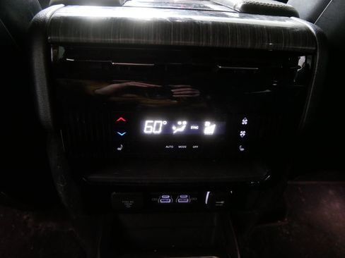 Used 2022 Jeep Wagoneer Series III w/ Rear Seat Video Group 1 AWD/4WD image 21