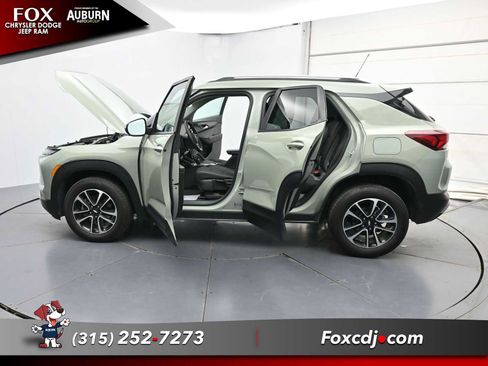 Used 2025 Chevrolet TrailBlazer LT w/ LT Cold Weather Package AWD/4WD image 37