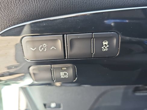 Used 2017 Toyota Prius Two w/ Carpet Mat Package FWD image 21