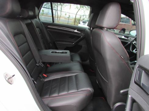 Used 2015 Volkswagen Golf 4-Door FWD image 26