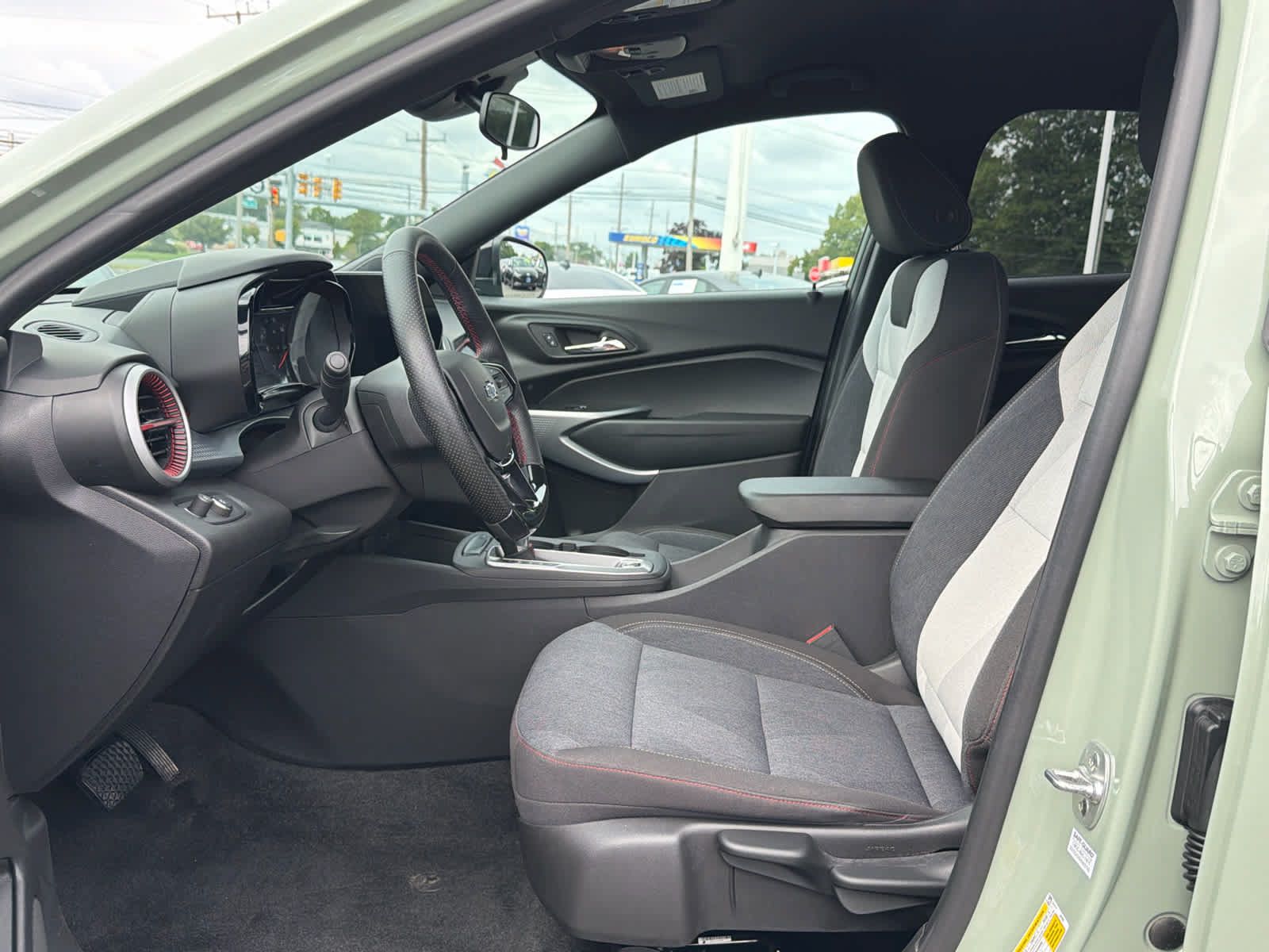 Certified 2024 Chevrolet Trax RS w/ Driver Confidence Package FWD image 9