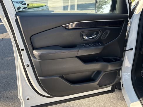 Used 2025 Honda Pilot Black Edition image 15