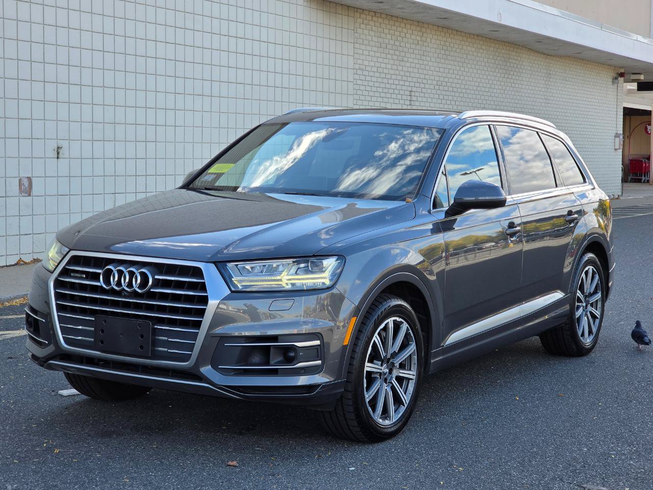 Used 2018 Audi Q7 3.0T Premium Plus w/ Premium Plus Package AWD/4WD image 2