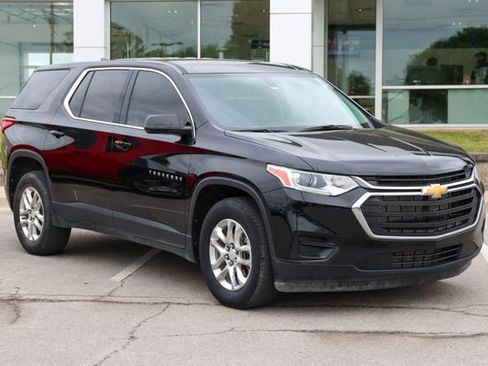 Used 2021 Chevrolet Traverse LS FWD image 1