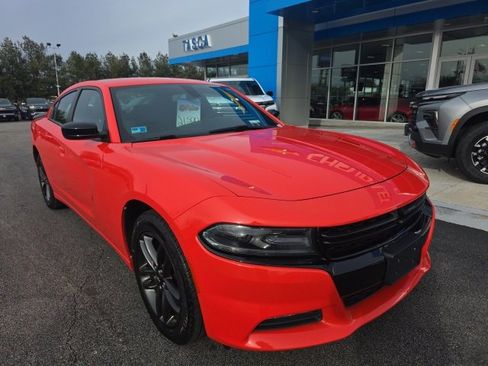 Used 2019 Dodge Charger SXT image 1