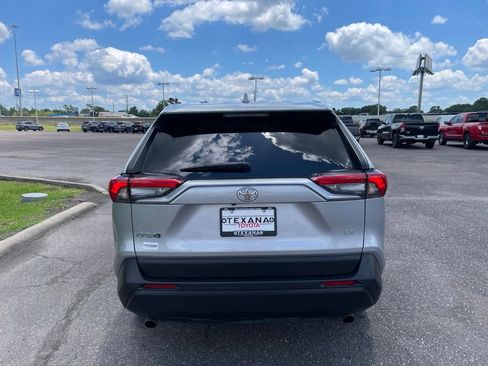 Used 2022 Toyota RAV4 LE FWD image 6