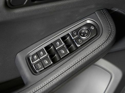 New 2026 Porsche Macan image 14