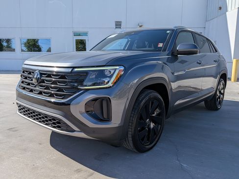 Certified 2024 Volkswagen Atlas Cross Sport SE w/ Panoramic Sunroof Package FWD image 7