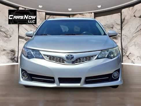 Used 2014 Toyota Camry SE FWD image 2