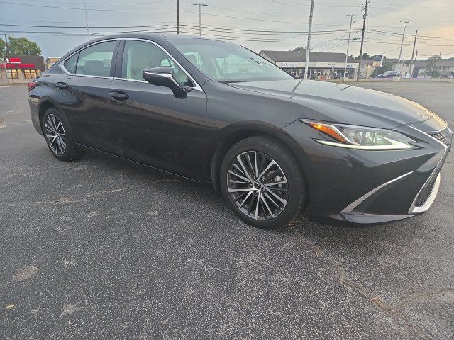 Used 2025 Lexus ES 350 w/ Premium Package FWD image 2
