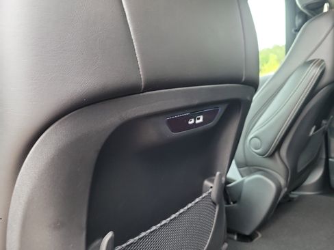 Used 2026 Chrysler Pacifica Select w/ S Appearance Package image 12