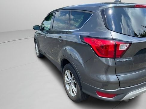 Used 2019 Ford Escape SE FWD image 14