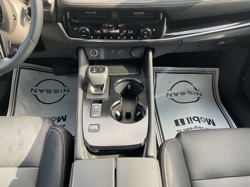 Used 2023 Nissan Rogue SL w/ SL Premium Package FWD image 14