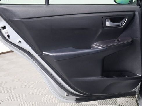 Used 2016 Toyota Camry SE image 13